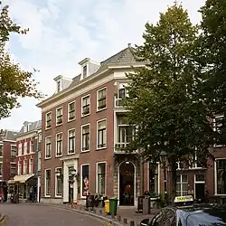 Voor- en zijgevel Lange Voorhout 58 - 58B in 2022