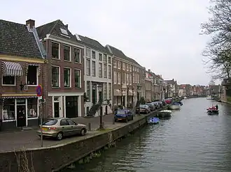 Langegracht op de oever van de Vecht