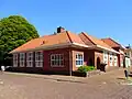Schoolgebouw annex woning, in opdracht van de Vereniging tot Bevordering van het Landbouwonderwijs op Voorne, Putten en Rozenburg