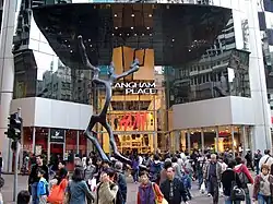 Sumer figure, Langham Place, Hongkong