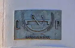 Aanduiding van de bouwdatum op de nieuwe vuurtoren.