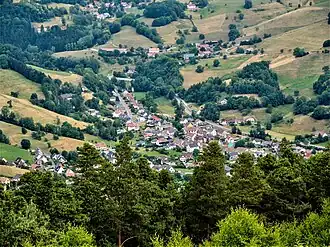 Gezicht op Lapoutroie vanaf de Tour du Faudé