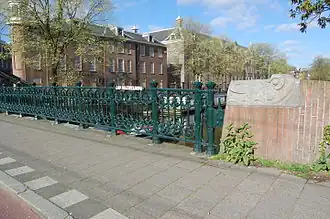 Lau Mazirelbrug (2016), links ingang Nieuwe Kerkstraat