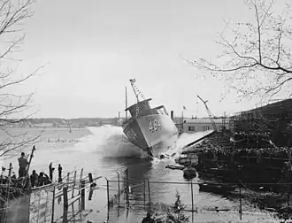 Tewaterlating van de Hr.Ms. Onvermoeid