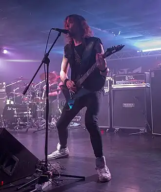 Laurens Houvast tijdens een optreden van Distillator in 2015