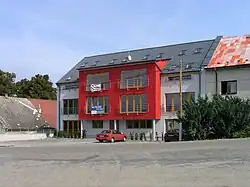 Gebouw aan het dorpsplein (2009)