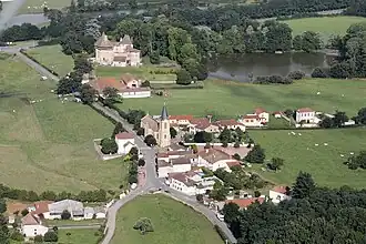 Saint-Pierre-la-Noaille met kasteel
