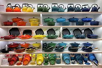 Le Creuset producten in een winkel
