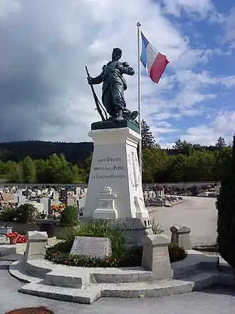 Het monument voor gevallen Fransen, waar de bloemen werden neergelegd Destijds gelegen in het park 'Parc René-Nicod', later vervangen door de begraafplaats van Oyonnax.