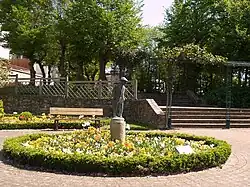 Het Contente Menneke uit Eersel op Le Square de l'homme content in Carquefou. Symbool van de Jumelage Eersel Carquefou.