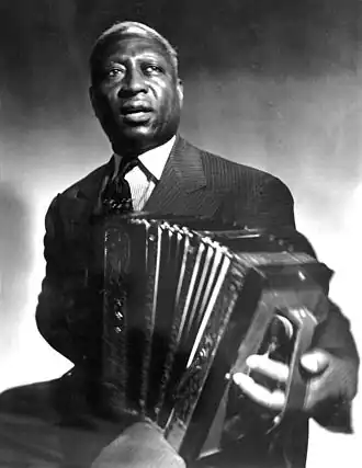 Lead Belly met accordeon, 1942