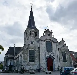 De Onze-Lieve-Vrouw-Geboortekerk te Lebbeke (juli 2016)