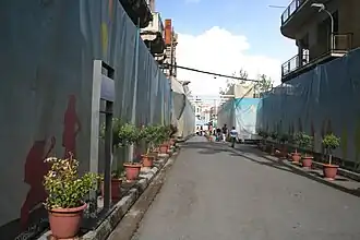 Een van de belangrijkste grensovergangen tussen Grieks- en Turks-Cyprus in de Ledrastraat, Nicosia (foto: okt 2009).