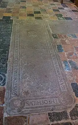 Grafzerk van predikant Harmannus Teophilus (overleden 1610), een voormalige altaarmensa.
