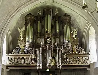 Het Hinszorgel uit 1733-1734. Detail wapenschilden links en rechts.