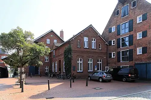 Bibliotheek (Hermann-Tempel-Haus) en cultuurschuur