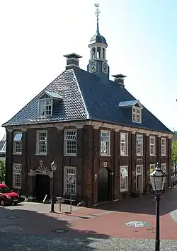 Oude Waag (1714; in gebruik als restaurant)
