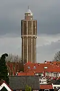 Gezicht op de toren vanuit de stad