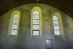 Vensters met middeleeuwse schilderingen