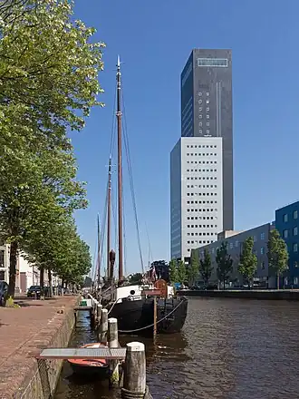 Achmeatoren vanaf de Willemskade