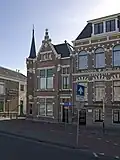 Voormalige brugwachterswoning met bovenwoning