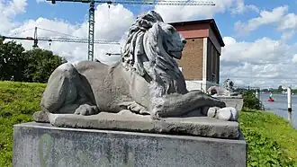 Twee leeuwen aan de westzijde (augustus 2019)