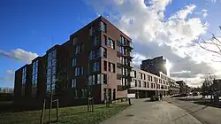 Trisor complex in de Hoge Mors, stadsvernieuwingsproject, opgeleverd in 2012, drie lage woonblokken en een hoog blok, ruim 300 woningen[21][22]
