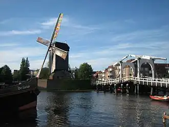 Rembrandtbrug met molen De Put
