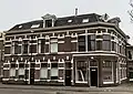 Winkelwoning in Neo-renaissance (elementen) stijl
