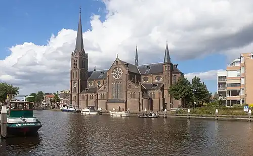 RK H.H. Petrus en Pauluskerk aan de Vliet