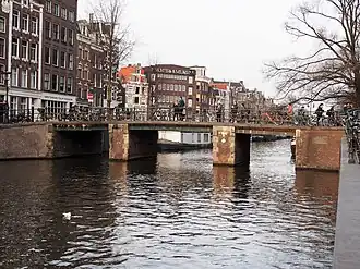 Leliesluis (januari 2017, datumsteen rechts)