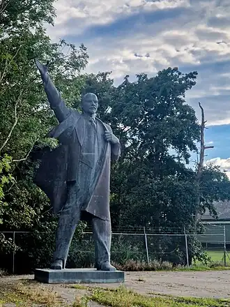 Het beeld op het terrein in Tjuchem in 2024