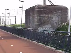 Brugkazemat tussen het spoor en de Snelbinder bij Lent