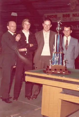 Leo Taelman (tweede van rechts)