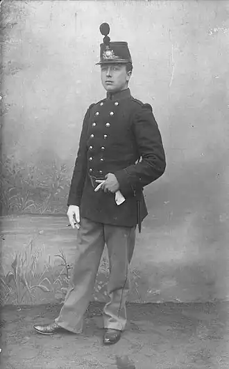 Leon Hoet was soldaat tijdens de Eerste Wereldoorlog maar pakte snel de biezen. Eerst naar de V.S. en later, als de V.S. aan Duitsland de oorlog verklaarden, naar Zuid-Amerika... Toen heette dat desertie.