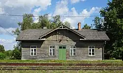 Stationsgebouw in 2021, aan de kant van de sporen