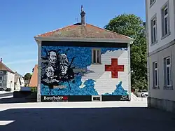 Muurschildering op de zijkant van het gemeentehuis