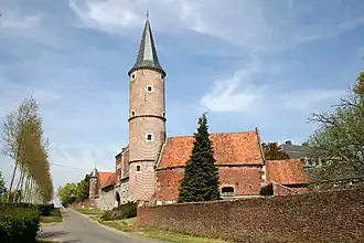 Kasteelhoeve met duiventoren