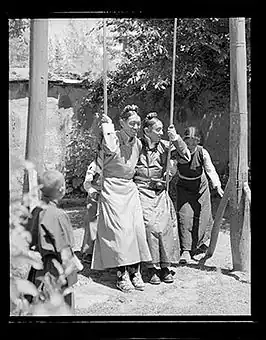 Lhalu Tsewang Dorje en Namgyal Dündul Tsarong in 1950