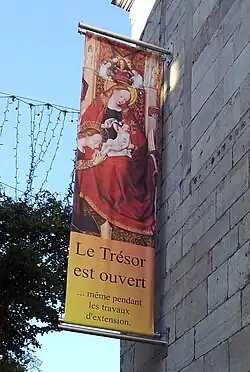 Banier bij de entree