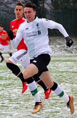 Liam Millar in actie voor Liverpool O18 in 2017