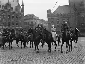 De bevrijding van Brugge op 25 oktober 1918, met van links naar rechts: Britse admiraal Roger Keyes, Koning Albert I van België, Koningin Elisabeth, en Britse graaf Alexander van Teck