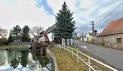 Dorpskapel nabij de dorpsvijver