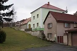 Huizen op een heuvel