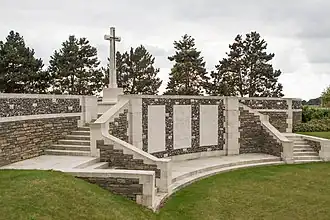 Herdenkingspanelen en Cross of Sacrifice