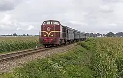 Loc 2530 met hoge cabine bij de VSM met passagierstrein naar Loenen; 6 september 2015.