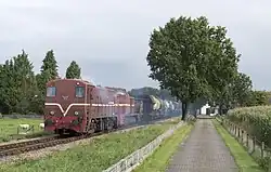 Locs 2299 en 2530 met goederentrein naar Beekbergen; 6 september 2015.