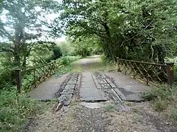 Voormalige spoorbrug nabij Magnac-Laval.