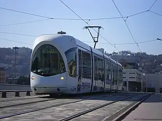 Citadis tram op de Pont Gallieni