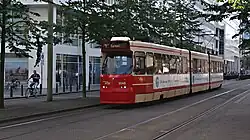 GTL 3048 op een extra rit van lijn 1. GTL's die een zachte neus hebben gekregen reden soms nog enige tijd in de oude kleurencombinatie rond. Opvallend is het gebruik van de achterste stroomafnemer. Kalvermarkt; augustus 2012.